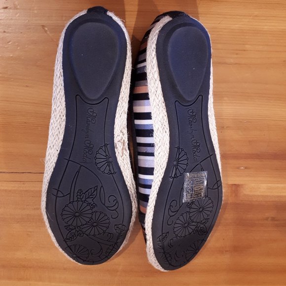 Marilyn Moda Ballet Flats - Size 7 - So Cute with Horizontal Striping - Picture 4 of 4